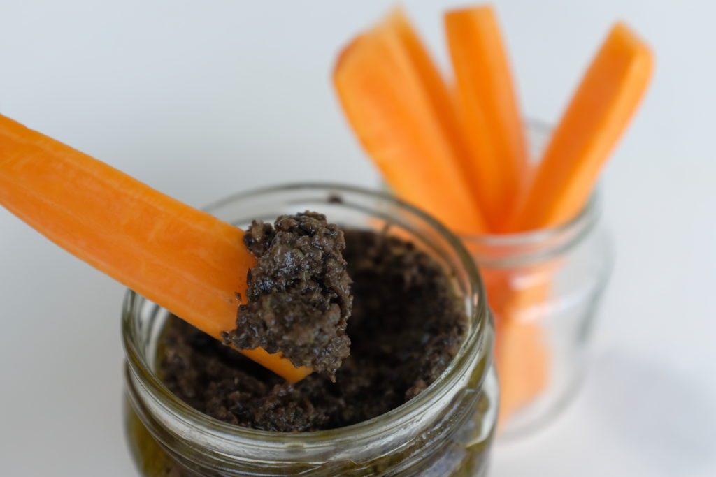 Bâtonnets de carottes et tapenade