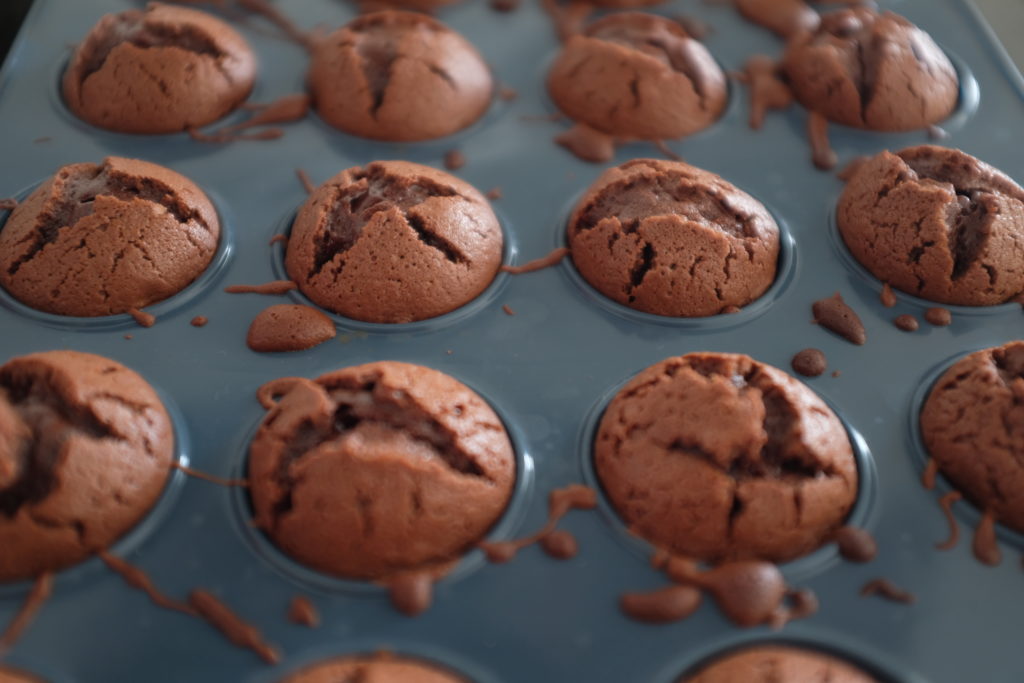 Mini-moelleux au chocolat à la sortie du four