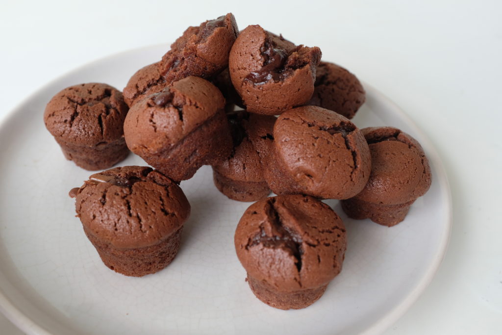Montagne de mini-moelleux au chocolat