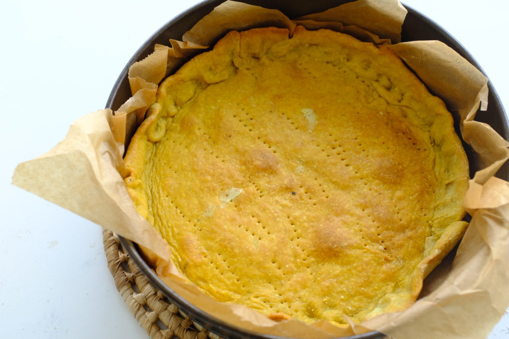 Pâte à tarte sans beurre à la sortie du four