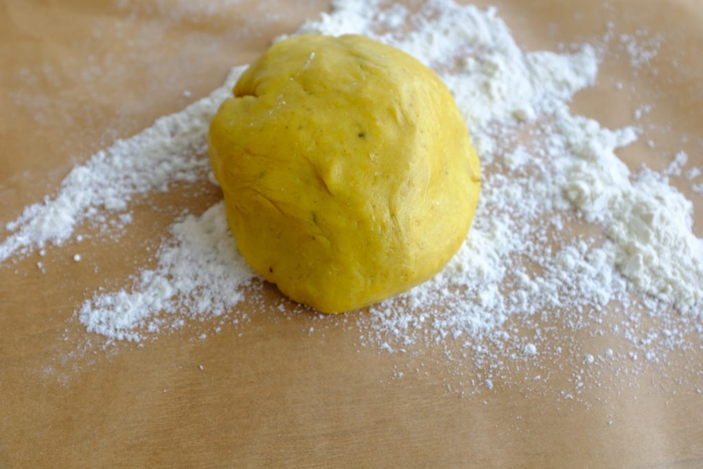 Boule homogène de pâte à tarte sans beurre