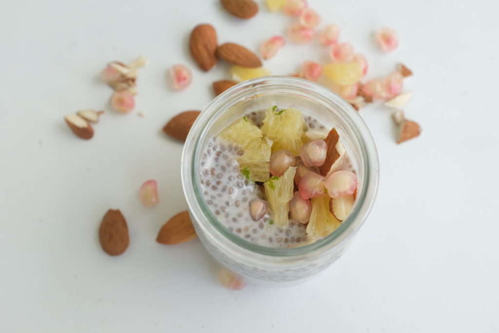 Des garnitures gourmandes et saines : fruits frais et oléagineux concassés