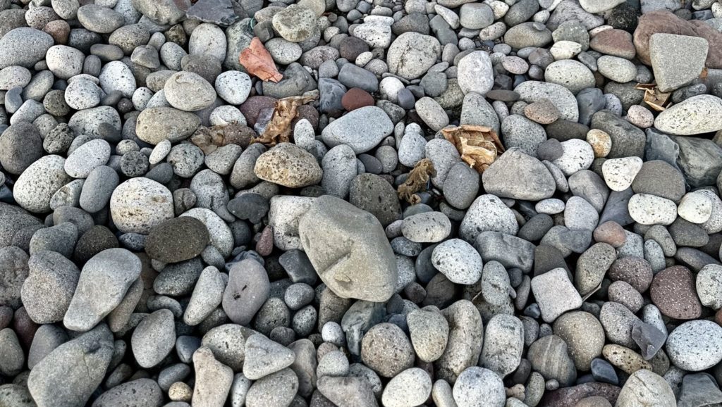 Croire en vous - Galets de la plage du Carbet - Martinique
