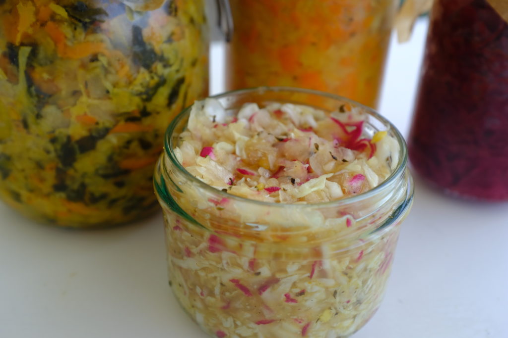 Remplissage du bocal de lactofermentation