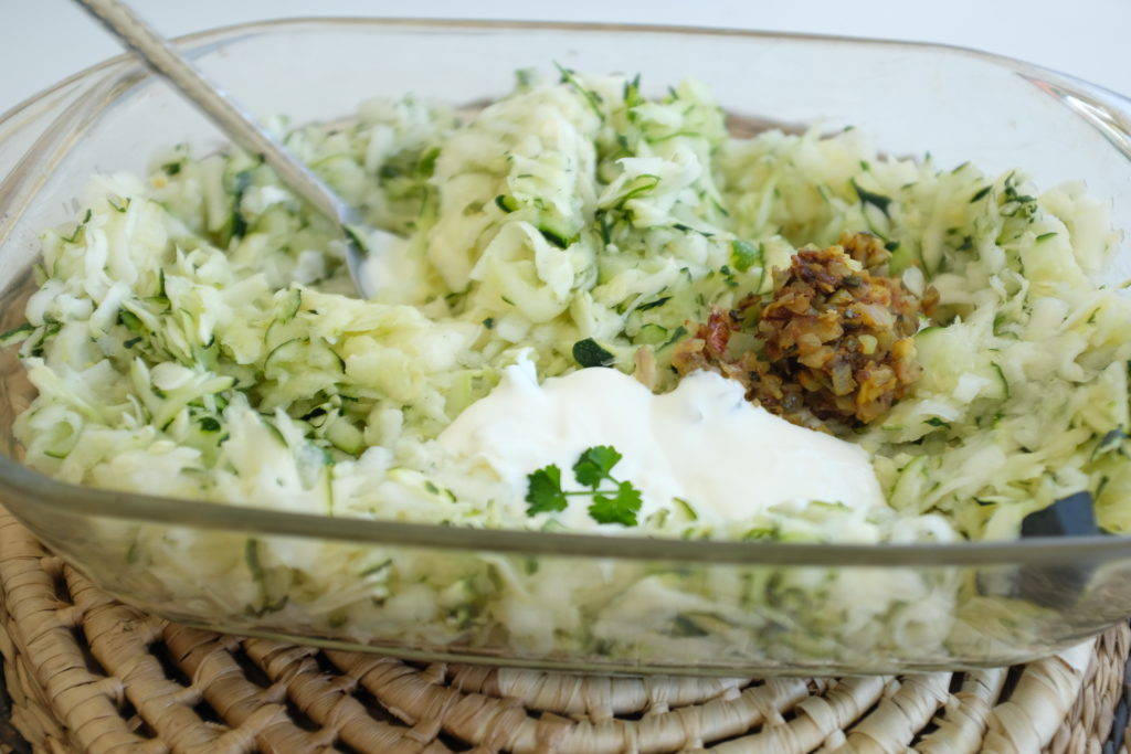 Préparation du gratin de courgettes