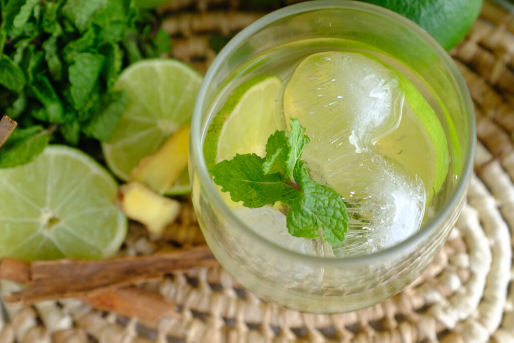 Thé glacé menthe gingembre